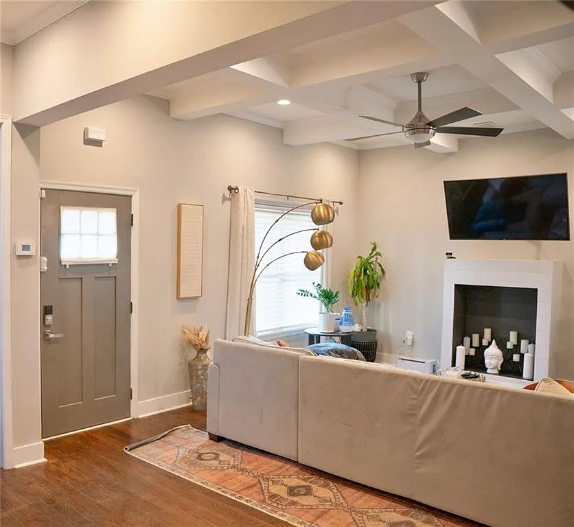 4 bed, 2.5 bath, 1740 sqft, $3,000 — Photo 3
