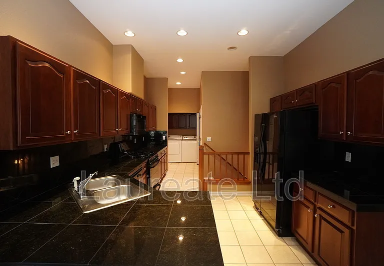 632 S Yarrow St — Photo 6
