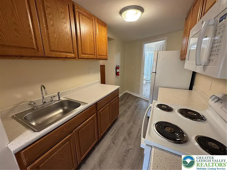 1247 Jackson St — Photo 8
