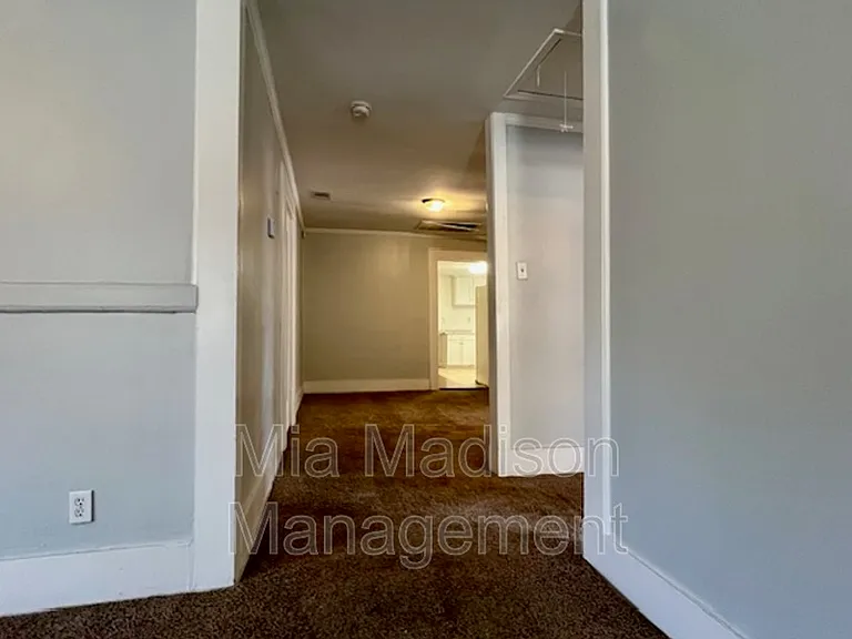 211 W 59th St #A — Photo 6
