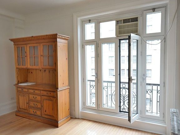 2nd image of 504 Cathedral Pkwy #9E