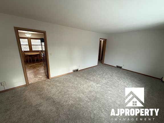 5th image of 1400 S Riverdale Rd