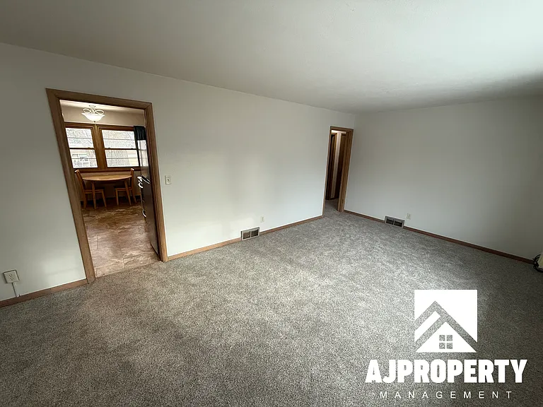 1400 S Riverdale Rd — Photo 5