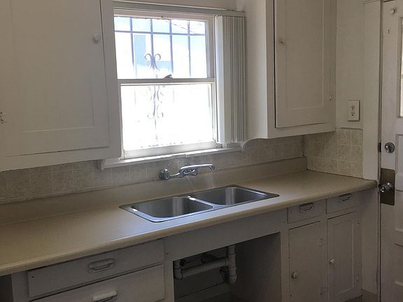 4th image of 3570 Granada Ave