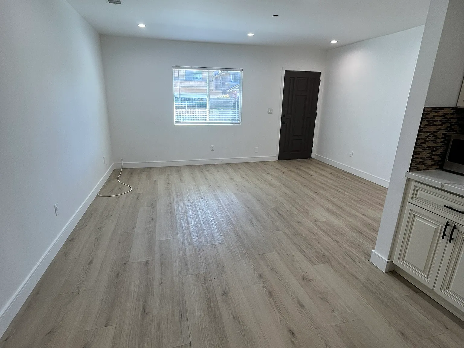 3 bed, 1200 sqft, $3,595 — Photo 1