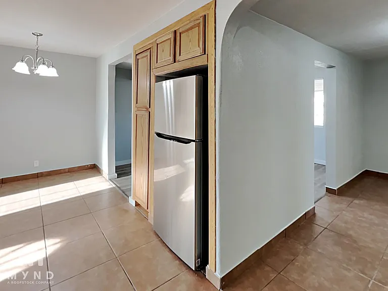 1340 Chestnut St — Photo 9