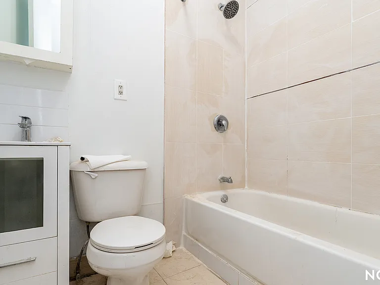 88 Menahan St #3B — Photo 8