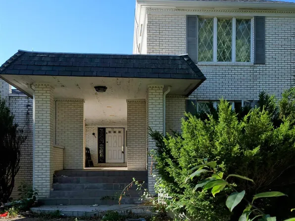 24420 W Main St, Elmwood, IL 61529
