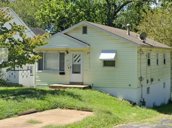 121 S Hartnett Ave, Saint Louis, MO 63135