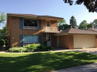 8631 Ludington Ct, Wauwatosa, WI 53226