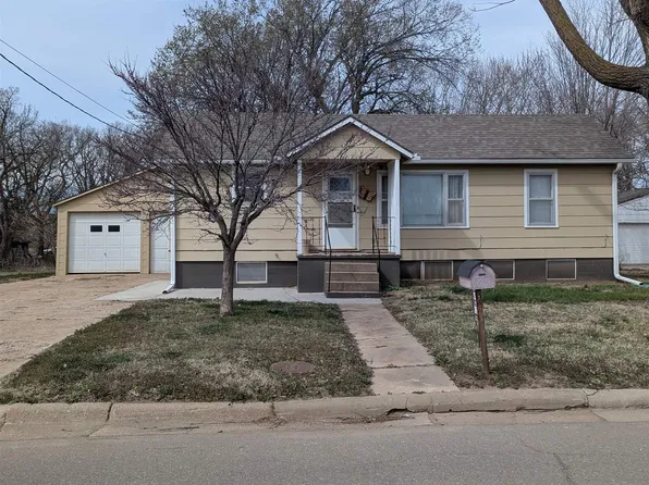 415 S Dinsmore Ave, Lyons, KS 67554