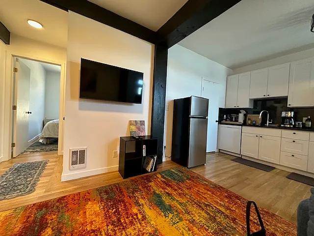 1 bed, 650 sqft, $3,300 — Photo 4