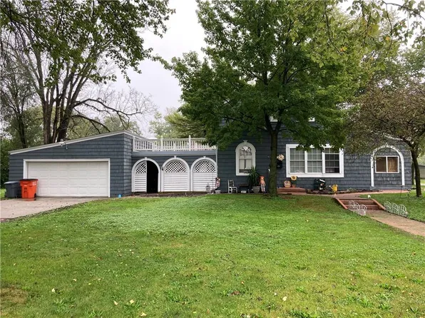 820 S Hamilton St, Sullivan, IL 61951