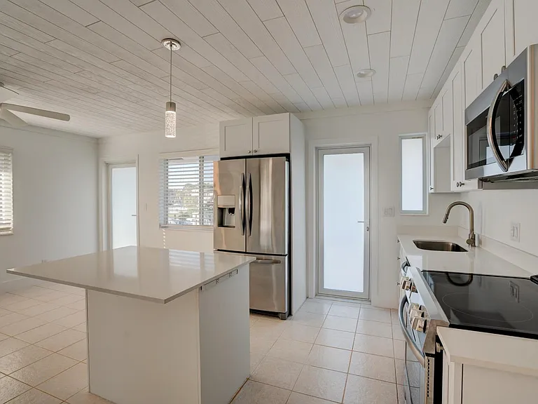 1650 N Riverside Dr #210 — Photo 10