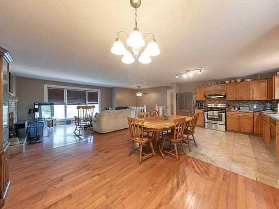 4th image of 2903 E 58th Ave