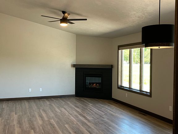 2nd image of 2394 Jacobsen Rd