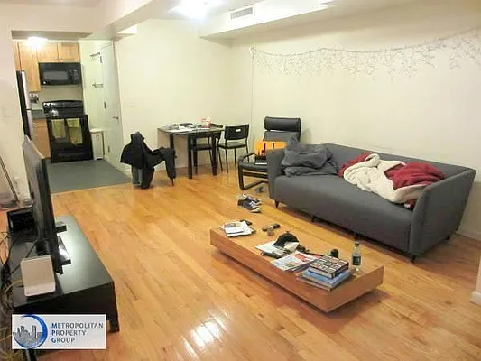 Rented by Metropolitan Property Group | media 16