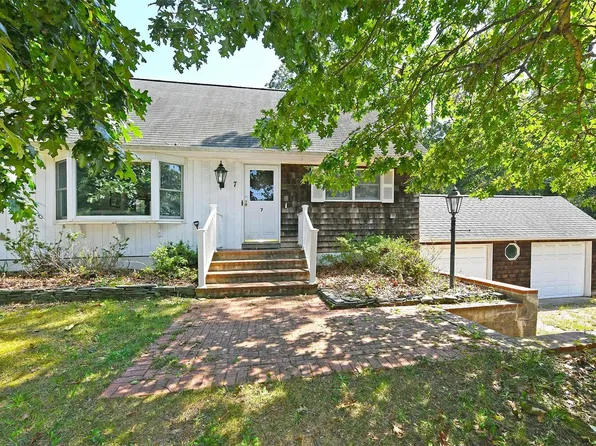 7 Valerie Court, Yaphank, NY 11980