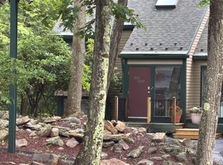 523 Laurel Pond Dr, Farmington, PA 15437