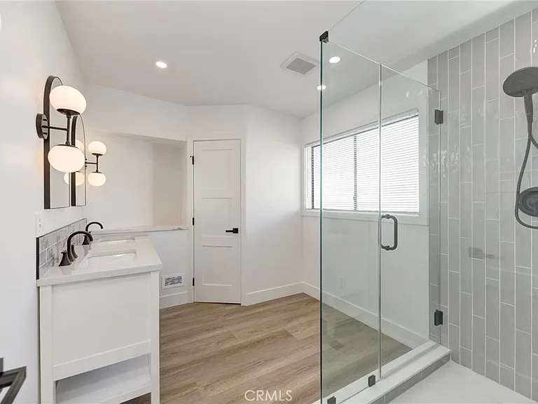 1090 Loma Dr — Photo 19
