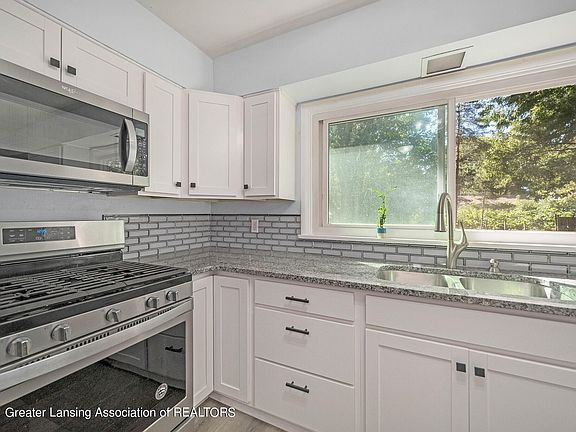 2nd image of 332 Pennsylvania St