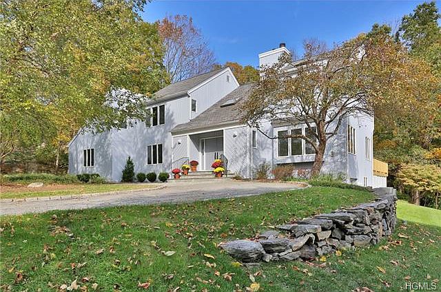 1st image of 12 Colonel Thomas Ln