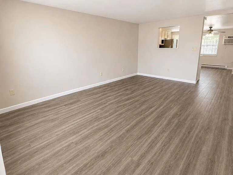 1137 W South Park Ave #D — Photo 3