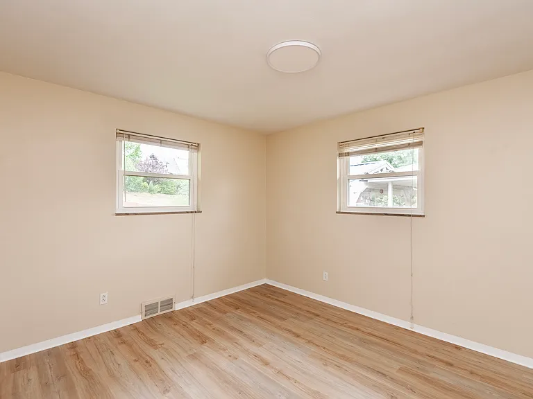 201 Bridgeview Ln — Photo 17