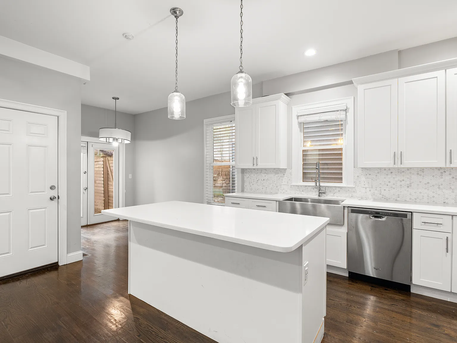 3 bed, 1173 sqft, $3,400 — Photo 2