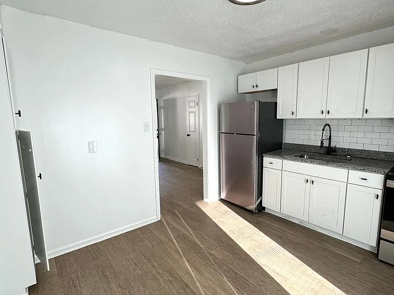 306 N Jackson St — Photo 36