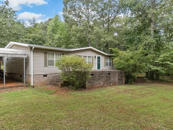 227 Red Oak Dr, Wellford, SC 29385