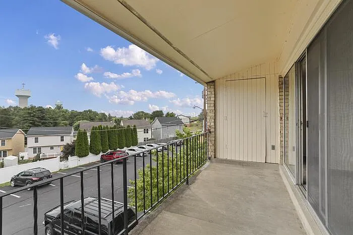 620 6th Ave #205 — Photo 9
