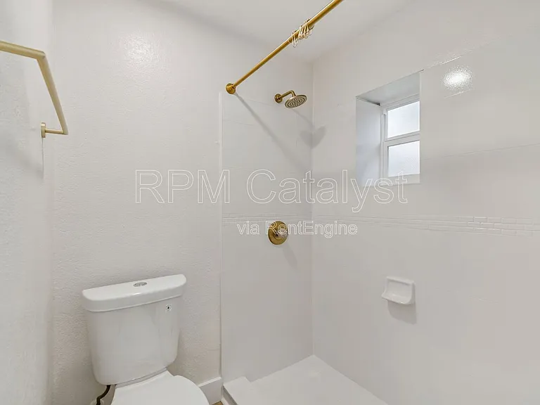 6905 1/2 N Duncan Ave #A — Photo 15