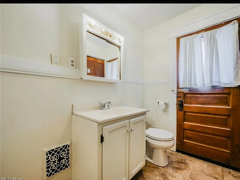 1347 Fry Ave — Photo 22