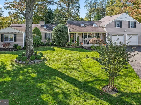 27 Prince Pl, Little Silver, NJ 07739