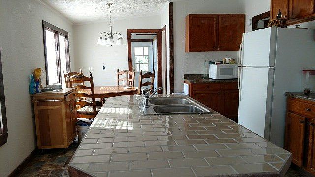2nd image of 650 Knob Hill Cir