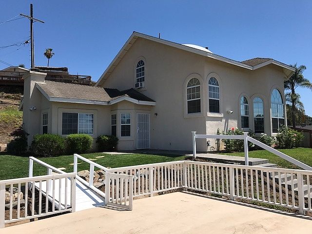 1st image of 470 Beaumont Dr