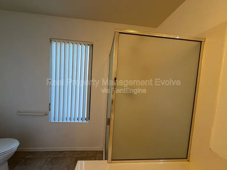 15847 W Saguaro Ln — Photo 14