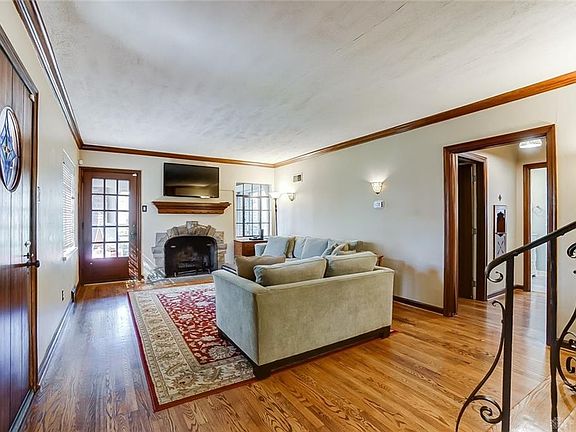5th image of 400 Greenmount Blvd