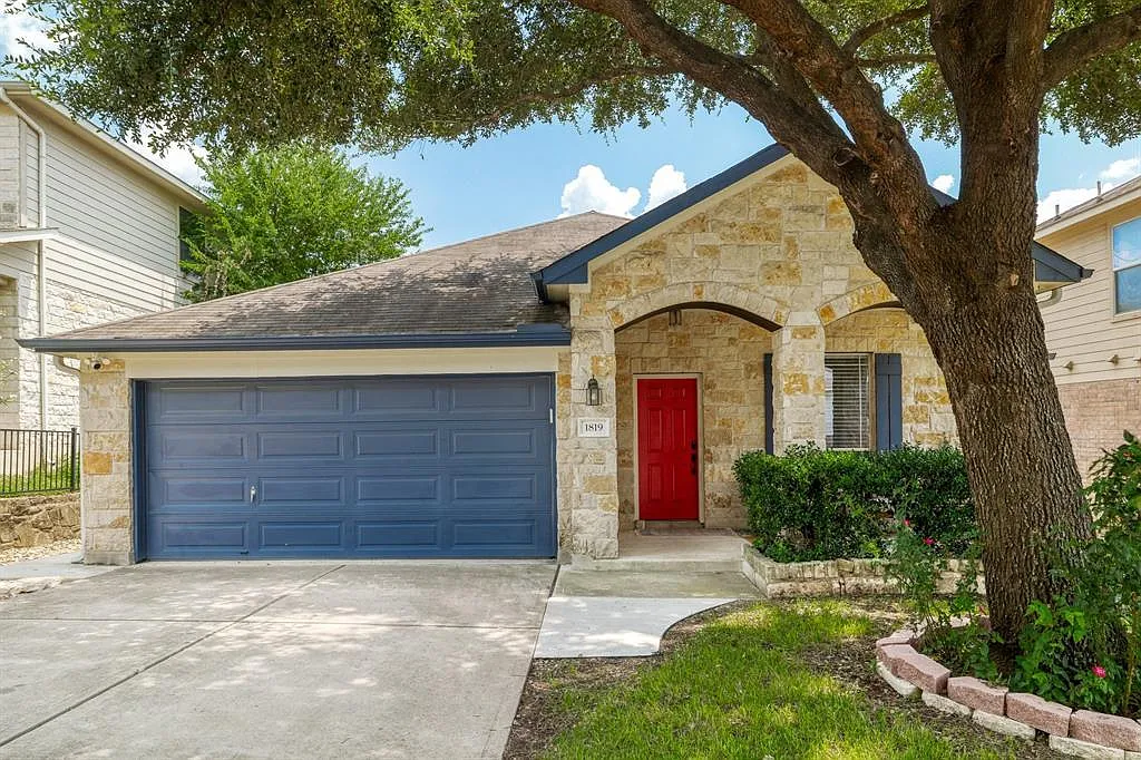 3 bed, 2.0 bath, 1880 sqft, $2,500 — Photo 1
