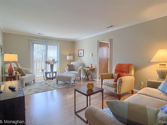 3rd image of 808 Country Club Dr