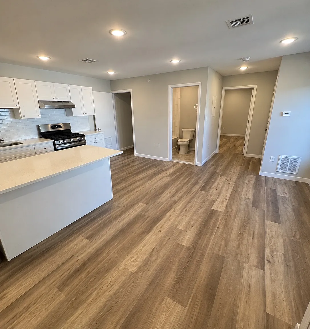 1 bed, $1,636 — Photo 3