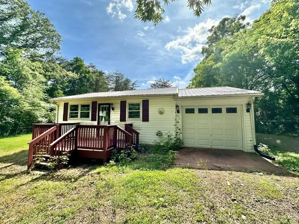 392 Blue Ridge Dr, Gretna, VA 24557