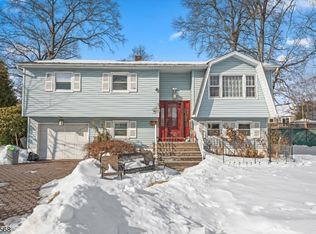 9 Chalen Ct, Pompton Lakes Boro, NJ 07442