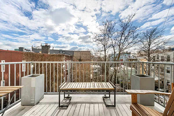 Sold by Nest Seekers International | media 6