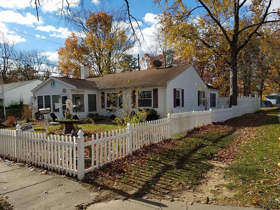 1st image of 1203 Saunders Way