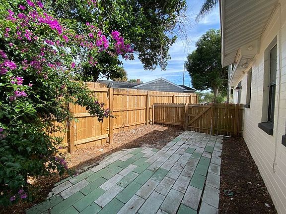 2nd image of 426 Davis Dr
