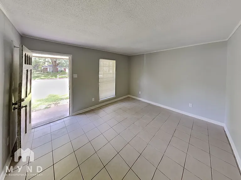 2535 Eastbrook Dr — Photo 7