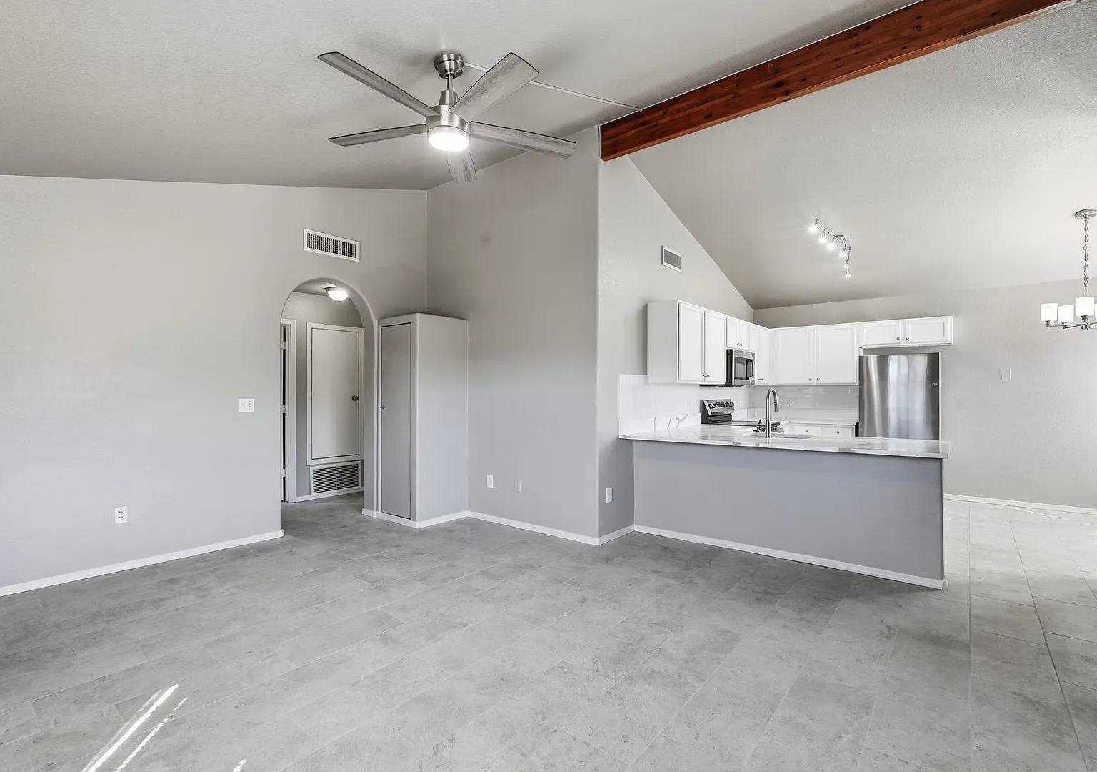 811 E. Caddie St. — Photo 1