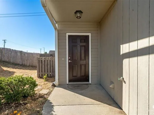 2809 Elm Creek Dr, Junction City, KS 66441
